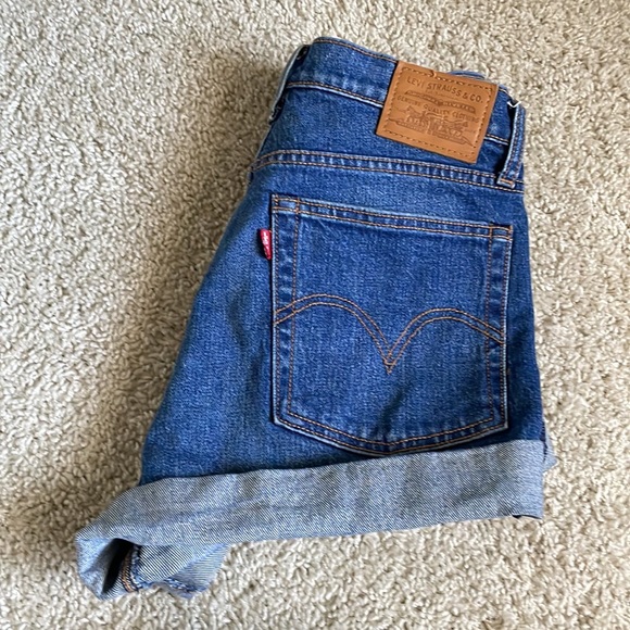 Levi’s button Fly Cuffed Wedgie Short - Picture 5 of 5